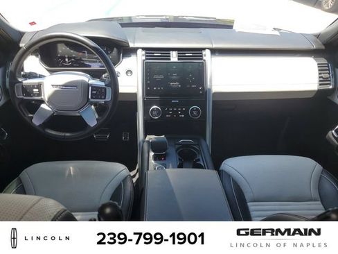 Used 2024 Land Rover Discovery Metropolitan Edition AWD/4WD image 17