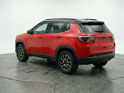 Used 2025 Jeep Compass Trailhawk AWD/4WD image 6