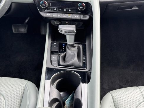 Used 2025 Hyundai Elantra Limited image 14