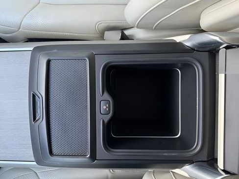 Certified 2023 Land Rover Range Rover SV image 24