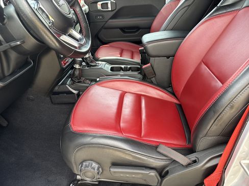 Used 2023 Jeep Wrangler Unlimited Rubicon 392 image 9