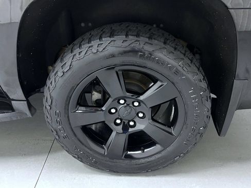 Used 2019 Chevrolet Suburban LT w/ Luxury Package AWD/4WD image 23