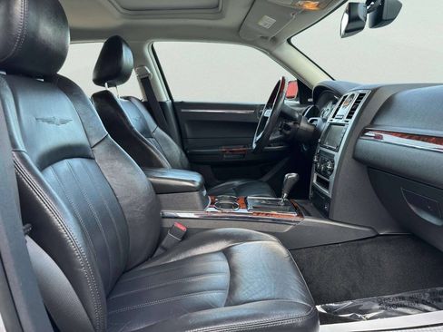 Used 2010 Chrysler 300 C w/ Luxury Group II RWD image 18