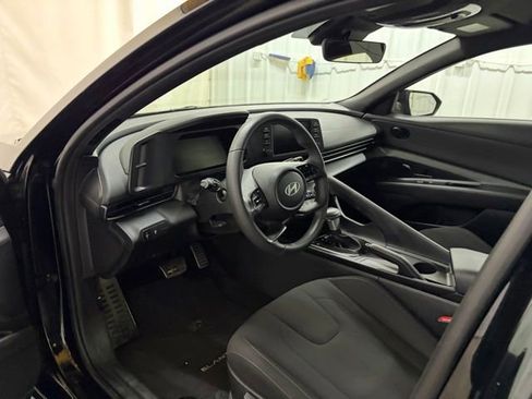 Used 2025 Hyundai Elantra Sport FWD image 23