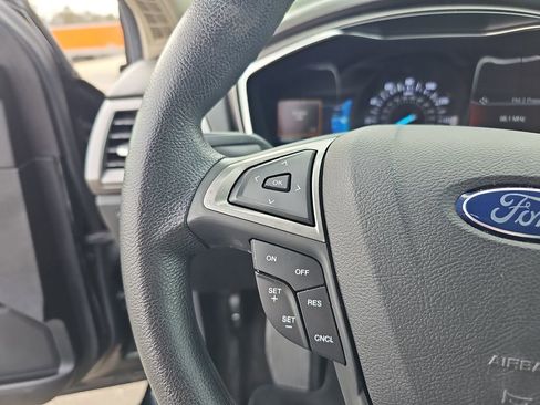 Used 2017 Ford Fusion SE w/ Fusion SE Technology Package image 19