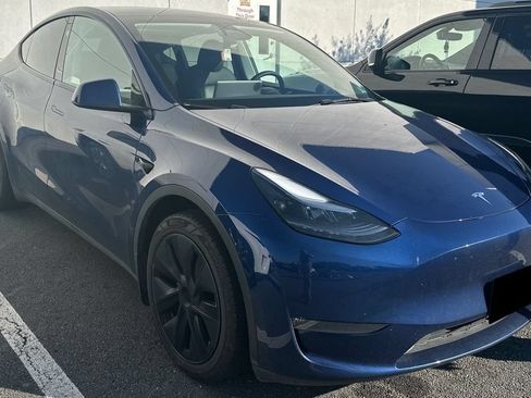 Used 2025 Tesla Model Y Long Range AWD/4WD image 2