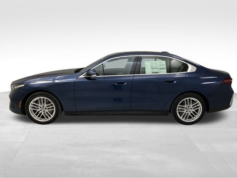 New 2024 BMW 530i xDrive w/ Convenience Package AWD/4WD image 6