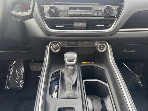 Used 2024 Toyota Grand Highlander XLE image 11