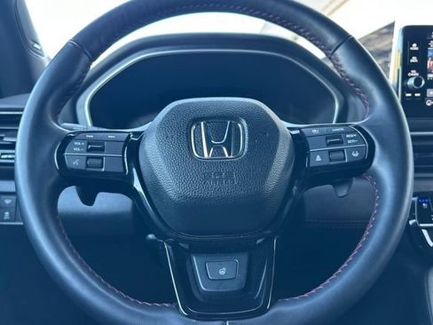 Certified 2025 Honda Pilot Black Edition image 23