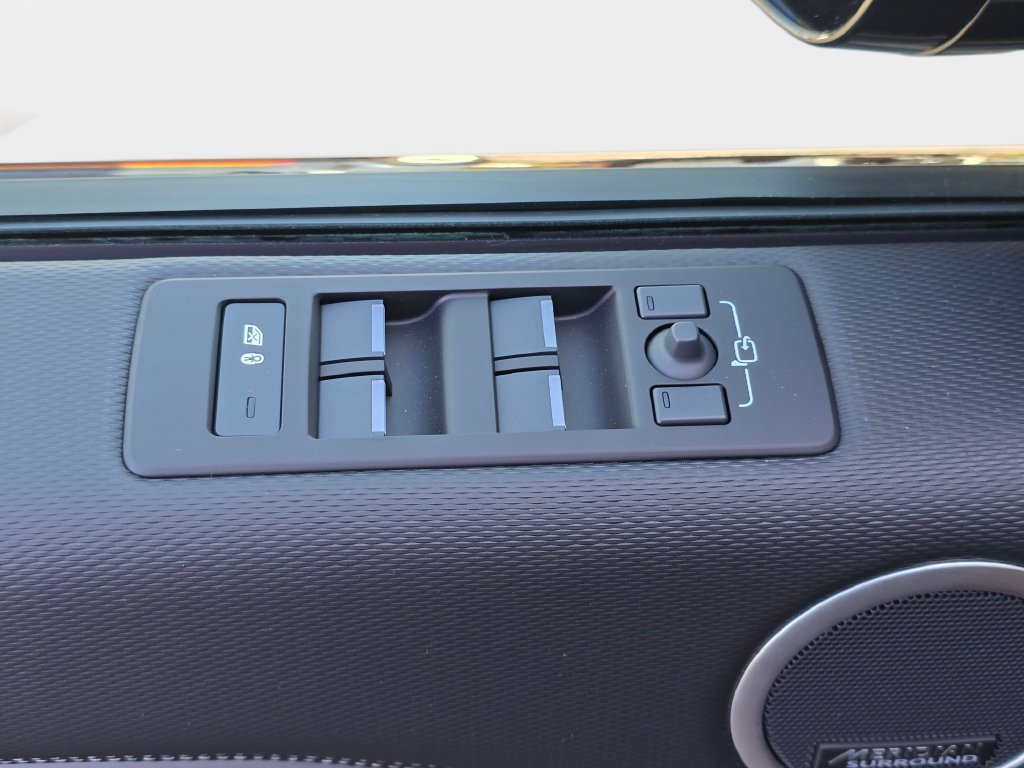 New 2026 Land Rover Discovery Limited Edition AWD/4WD image 29
