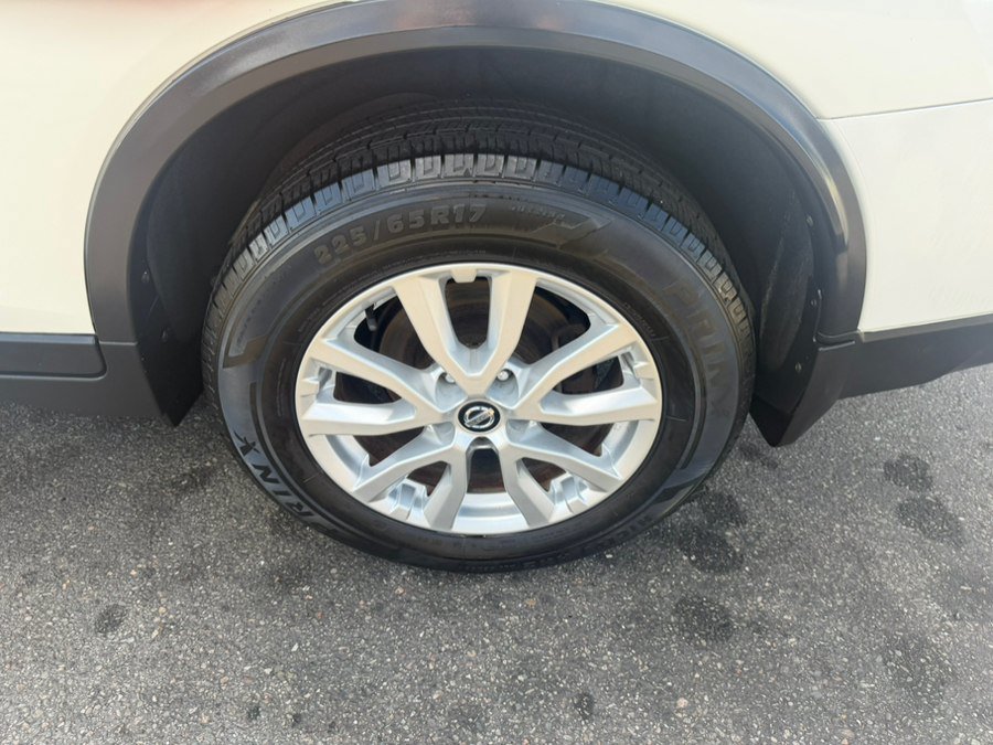 Used 2017 Nissan Rogue SV w/ SV Premium Package AWD/4WD image 5