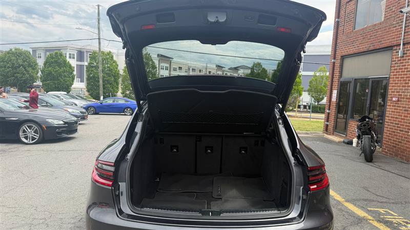 Used 2018 Porsche Macan AWD/4WD image 6