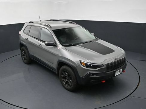 Used 2019 Jeep Cherokee Trailhawk w/ Cold Weather Group AWD/4WD image 16