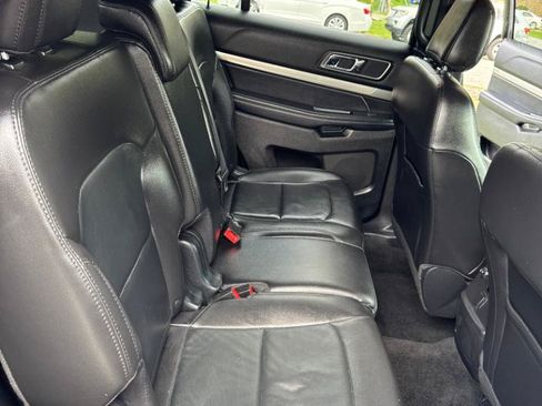 Used 2018 Ford Explorer XLT w/ Equipment Group 202A FWD image 20