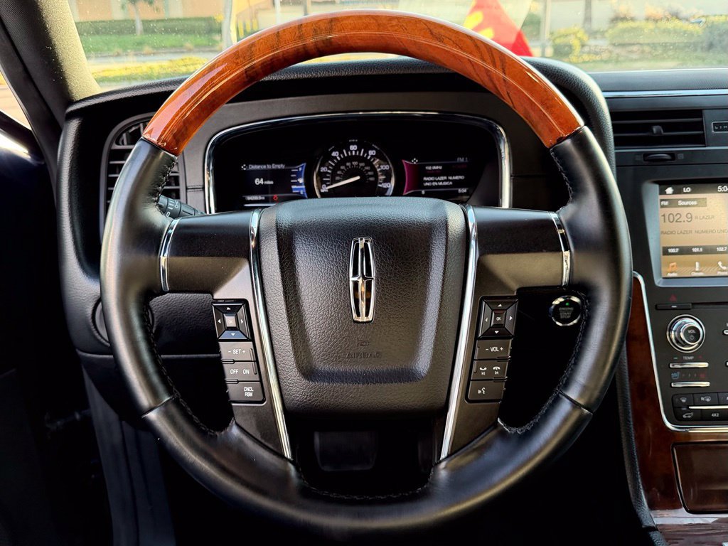 Used 2017 Lincoln Navigator Select AWD/4WD image 16