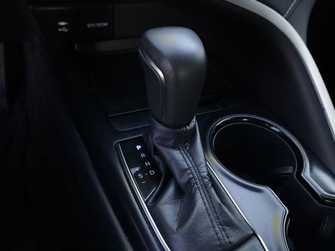 Used 2019 Toyota Camry SE image 9