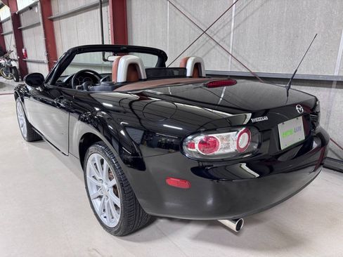 Used 2006 MAZDA MX-5 Miata Grand Touring RWD image 9