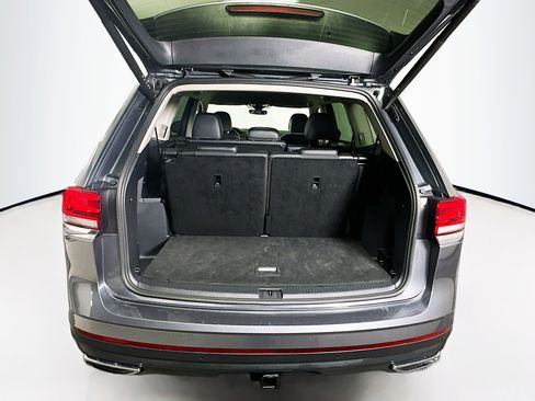 Used 2025 Volkswagen Atlas SE image 30