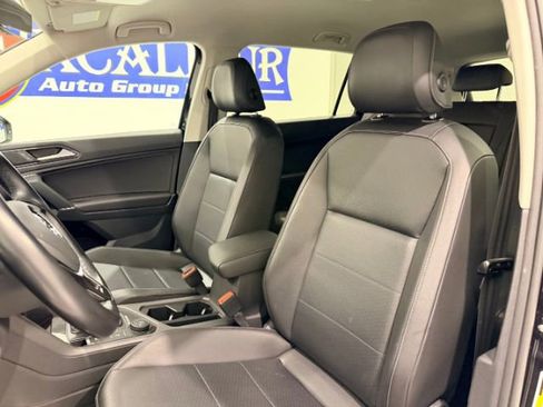 Used 2018 Volkswagen Tiguan SE AWD/4WD image 41