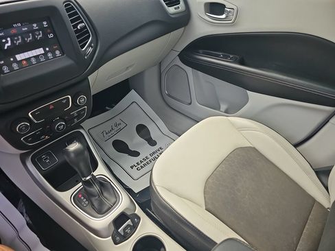 Used 2019 Jeep Compass Latitude w/ Popular Equipment Group FWD image 24