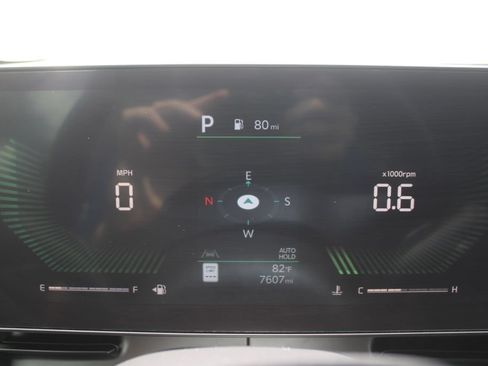 Used 2025 Kia Carnival EX FWD image 36
