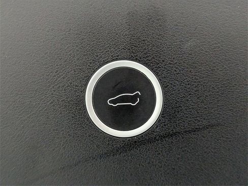 Used 2018 Tesla Model X 75D image 25