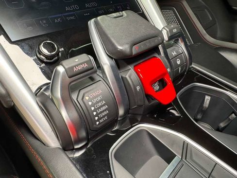 Used 2019 Lamborghini Urus image 28