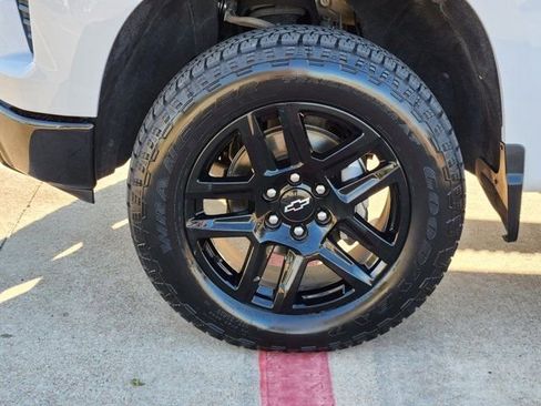 Used 2024 Chevrolet Silverado 1500 LT Trail Boss w/ Convenience Package II image 19