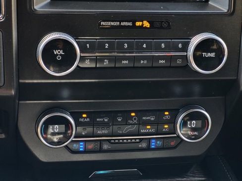 Used 2021 Ford Expedition Limited image 28