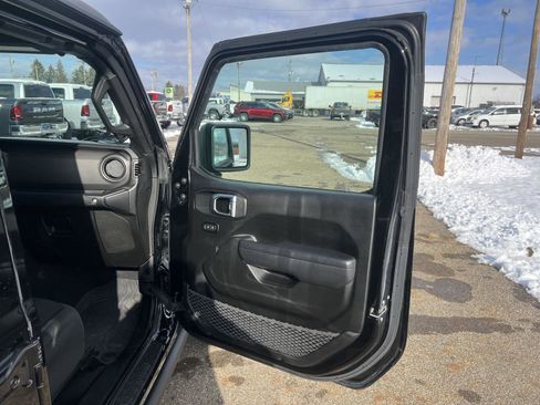 Used 2022 Jeep Gladiator Willys image 26