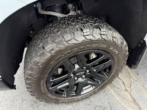 Used 2024 Chevrolet Silverado 1500 Custom Trail Boss w/ Turbomax Blackout Package image 12