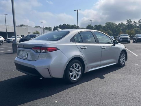 Used 2026 Toyota Corolla LE FWD image 6