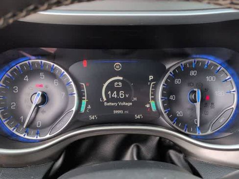 Used 2022 Chrysler Pacifica Touring-L FWD image 31