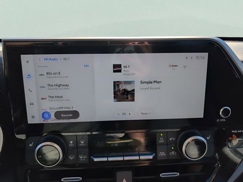 Used 2023 Toyota Highlander L image 23