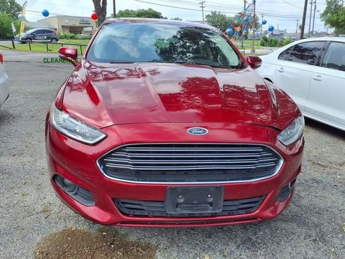 Used 2016 Ford Fusion SE image 2