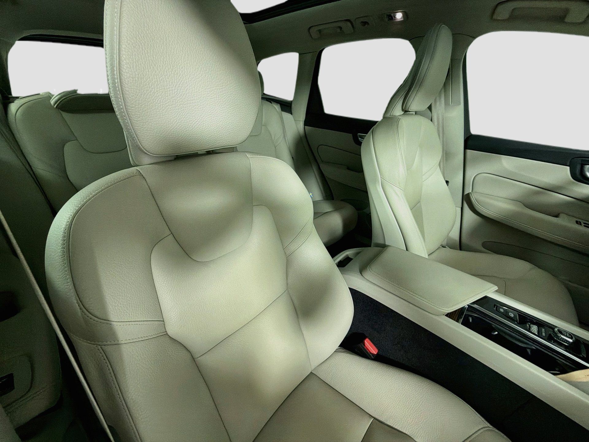 Used 2021 Volvo XC60 T5 Momentum w/ Premium Package FWD image 28