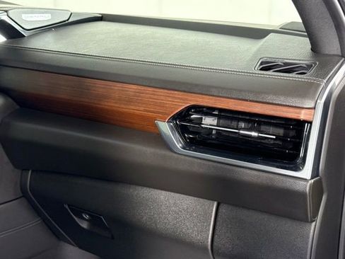 Used 2025 GMC Yukon XL Denali w/ Sun & Power Step Package image 32