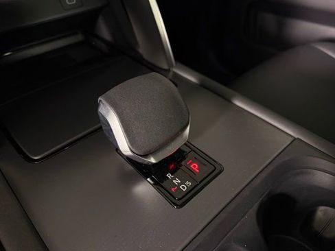 Used 2025 Land Rover Discovery Sport S image 23