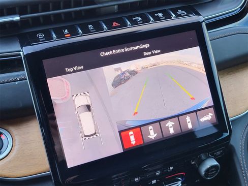 Used 2023 Jeep Grand Cherokee Summit image 17