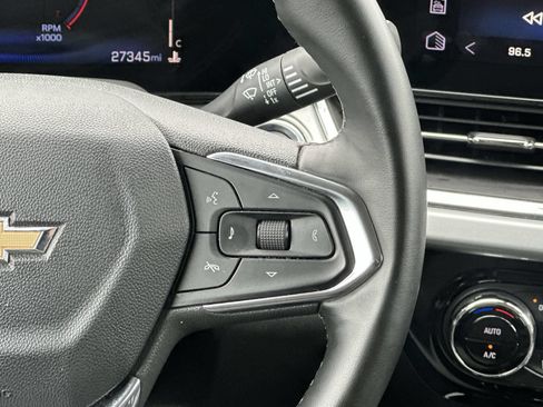Used 2025 Chevrolet Trax LT w/ LT Convenience Package FWD image 21