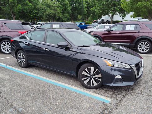 Used 2021 Nissan Altima 2.5 SV FWD image 2