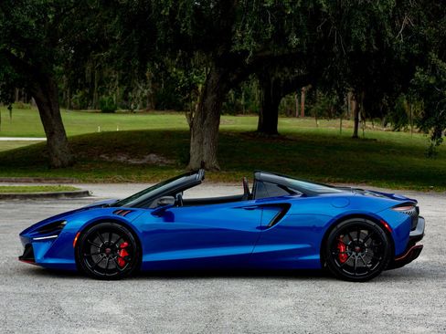 New 2025 McLaren Artura Spider RWD image 6