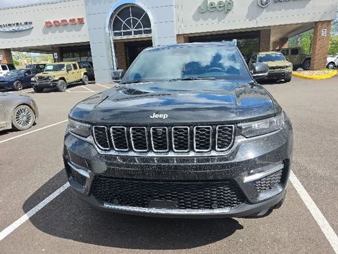 Used 2025 Jeep Grand Cherokee Limited w/ Luxury Tech Group II AWD/4WD image 2