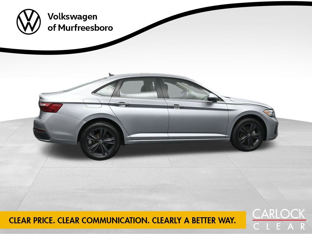 Used 2024 Volkswagen Jetta SE w/ Panoramic Sunroof Package FWD image 4