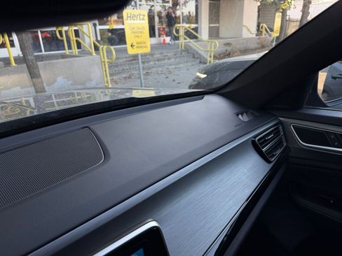 Used 2025 Volkswagen Atlas Cross Sport SE image 34