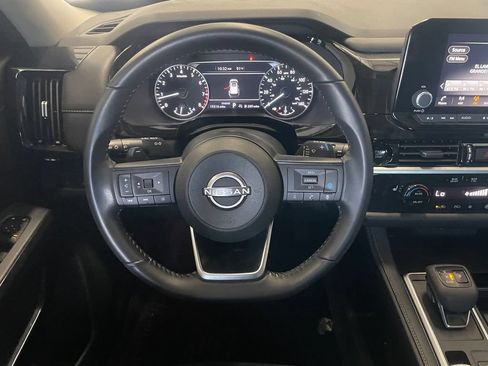 Certified 2025 Nissan Pathfinder SV w/ SV Premium Package FWD image 14