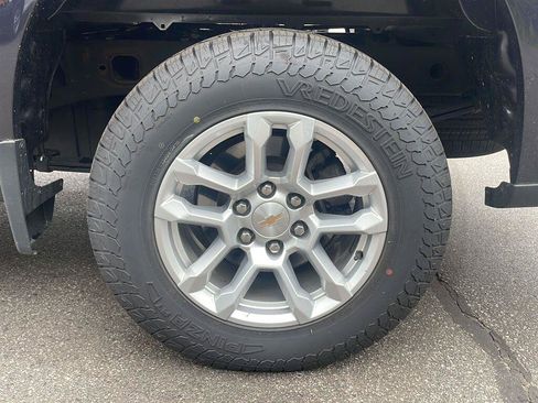 Used 2024 Chevrolet Silverado 1500 LT AWD/4WD image 18