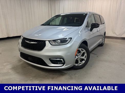 Used 2024 Chrysler Pacifica Limited image 9