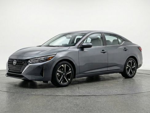 Used 2025 Nissan Sentra SV image 3