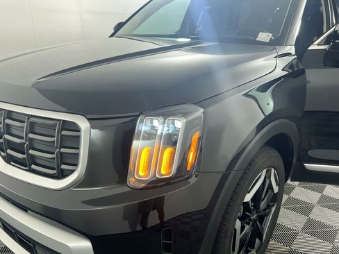 Used 2025 Kia Telluride S image 10